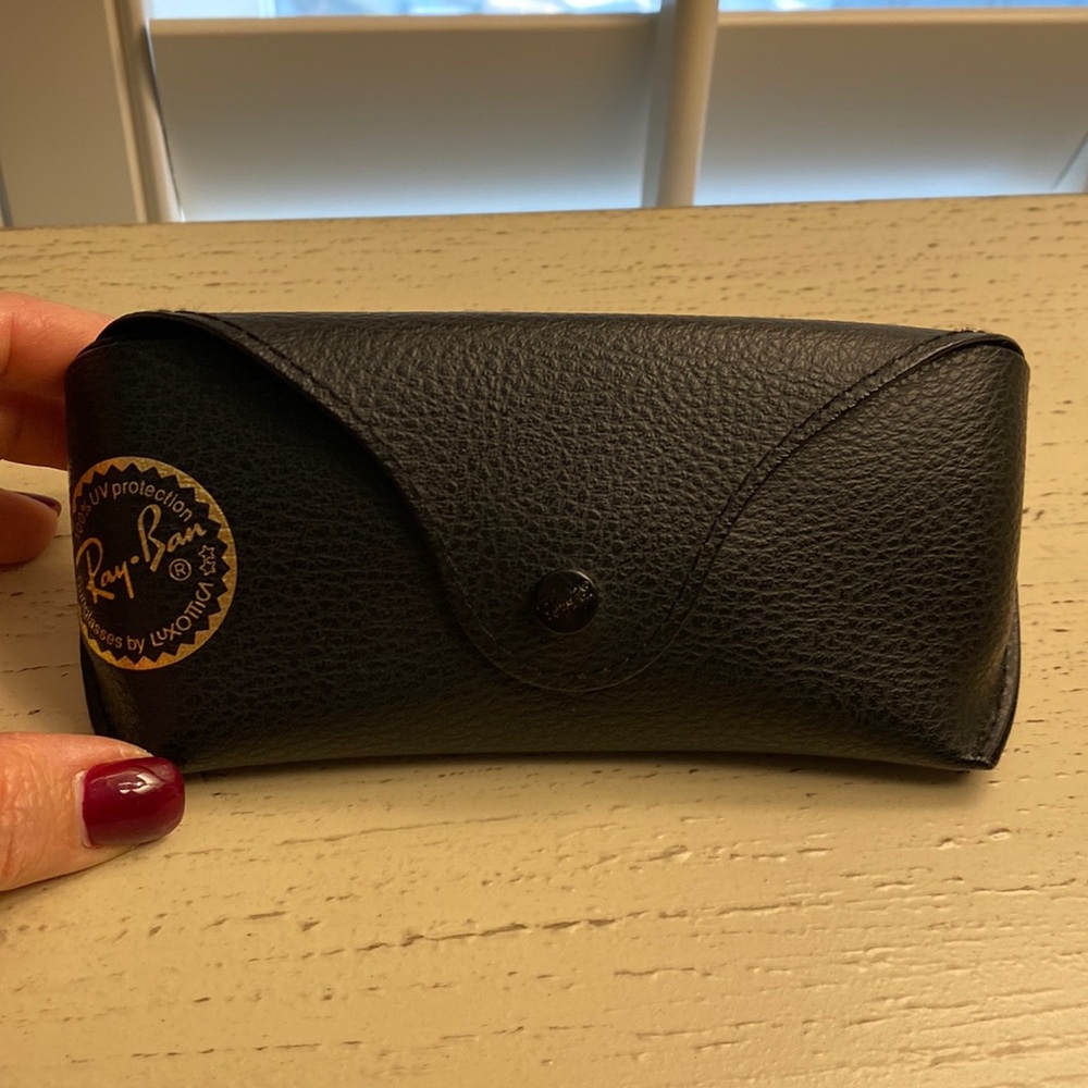 Ray-Ban glasses case w cleaning cloth